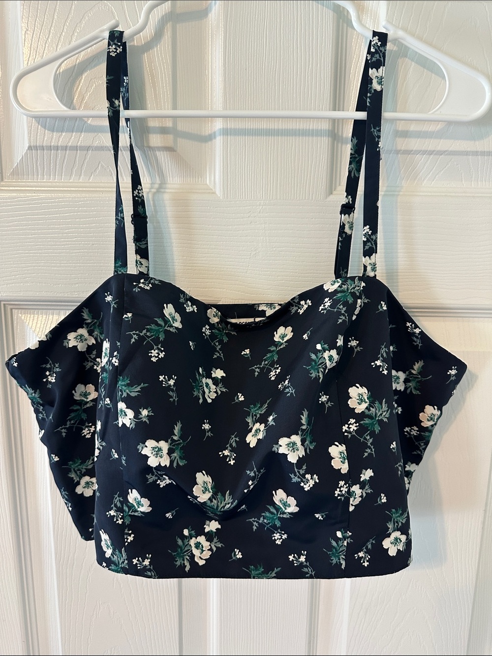 Old Navy Navy Floral Crop Top with Spaghetti Straps - NWOT (XL)